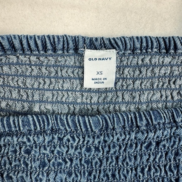 Old Navy Chambray Puff Sleeve Top Womens Sz Xs Embroidered Flower Smocked Chest - Picture 3 of 9